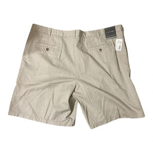 Van Heusen Double Pleated Men's Khaki Shorts Size 44 NWT Golf Travel Beach